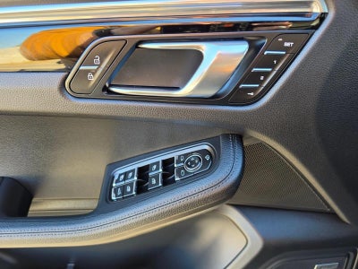 2025 Porsche Macan AWD